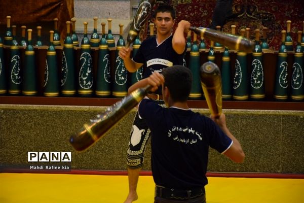 برگزارى مراسم آزادسازى زندانیان جرائم غیر عمد ورزشکار و جوان آذربایجان شرقى.