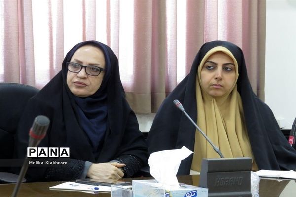 نشست شورای کانون و پایگاه بسیج دانش‌آموزی و فرهنگیان محمودآباد