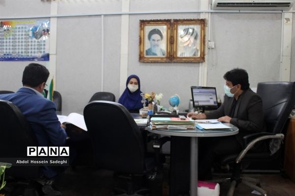نشست هم‌اندیشی کارکنان سازمان دانش آموزی استان بوشهر با محوریت تولید محتوا جهت شبکه آموزش دانش آموزی ( شاد )