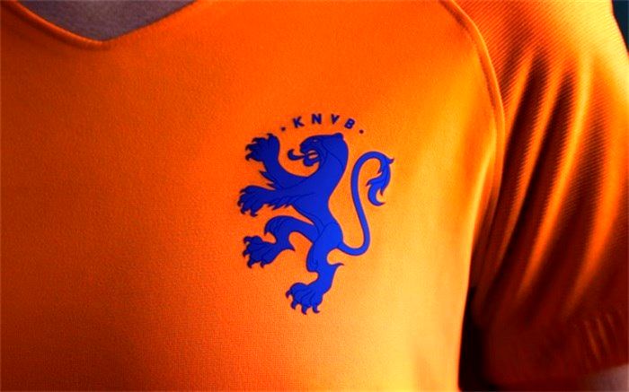 فوتبال باشگاهی در هلند رسما نیمه تمام ماند