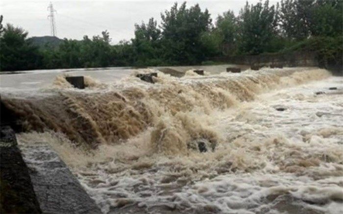 ۲ مفقودی بر اثر سقوط خودرو به داخل رودخانه