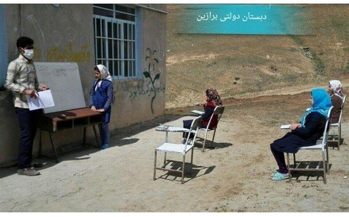 معلمان روستاهای ورزقان با رعایت فاصله اجتماعی کلاس‌های درس را برگزار کردند