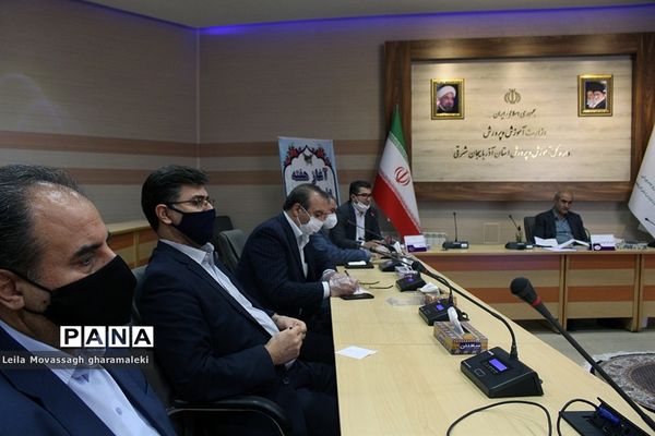 ویدئو کنفرانس مدیرکل آموزش و پرورش آذربایجان شرقی با معلمان منتخب نواحی و مناطق