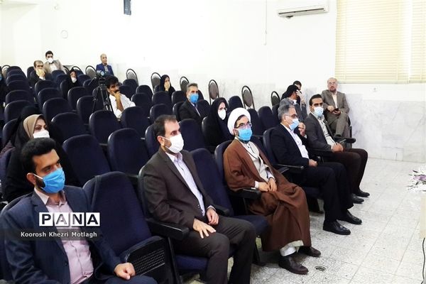 برگزاری همایش تجلیل از معلمان نمونه در شهرستان کازرون