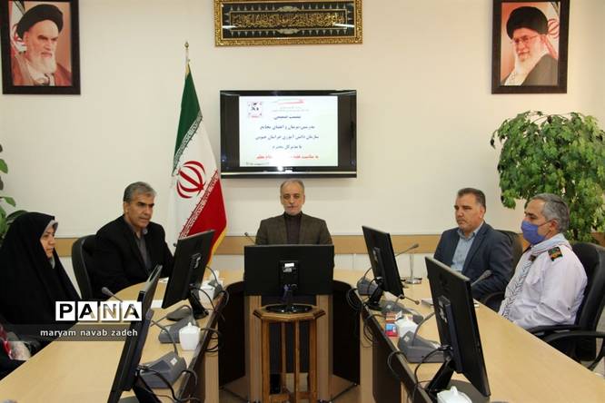 نشست صمیمی مدیرکل آموزش و پرورش خراسان جنوبی با مدرسان و مربیان و اعضای مجامع دانشآموزی