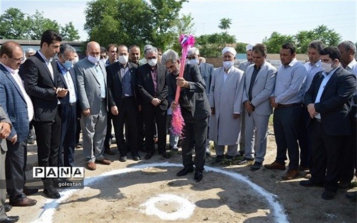 کلنگ زنی و عملیات اجرایی احداث یک باب مدرسه شش کلاسه در شهر تاتارعلیا شهرستان رامیان