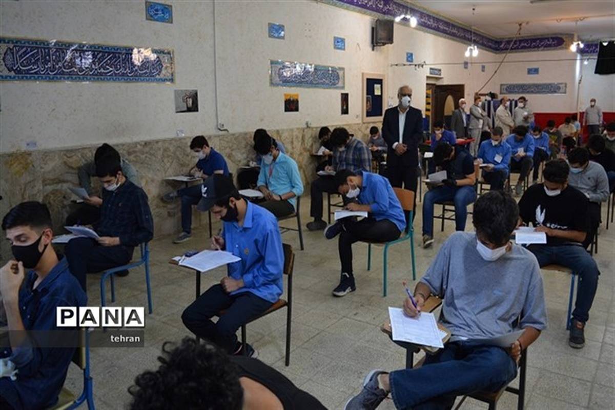 بازدید مدیرآموزش و پرورش منطقه 2 تهران از حوزه های امتحان نهایی