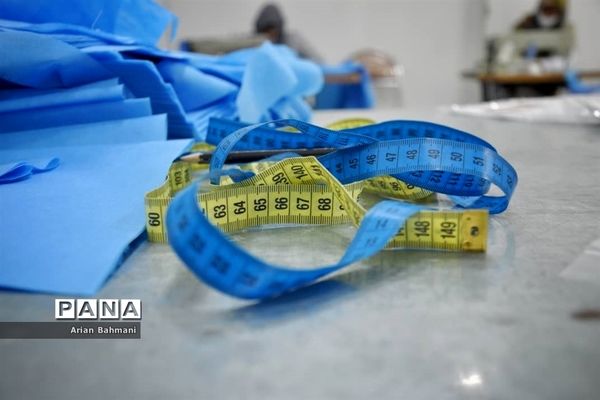 تداوم تولید ماسک و گان در تولیدی‌های زنجان