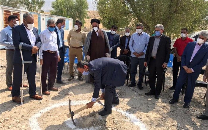 کلنگ ساخت مدرسه سه کلاسه در روستای "دشت کوران"  هرمزگان  به زمین زده شد