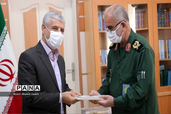تقدیر فرمانده سپاه امام صادق (ع) از مدیرکل دادگستری استان بوشهر