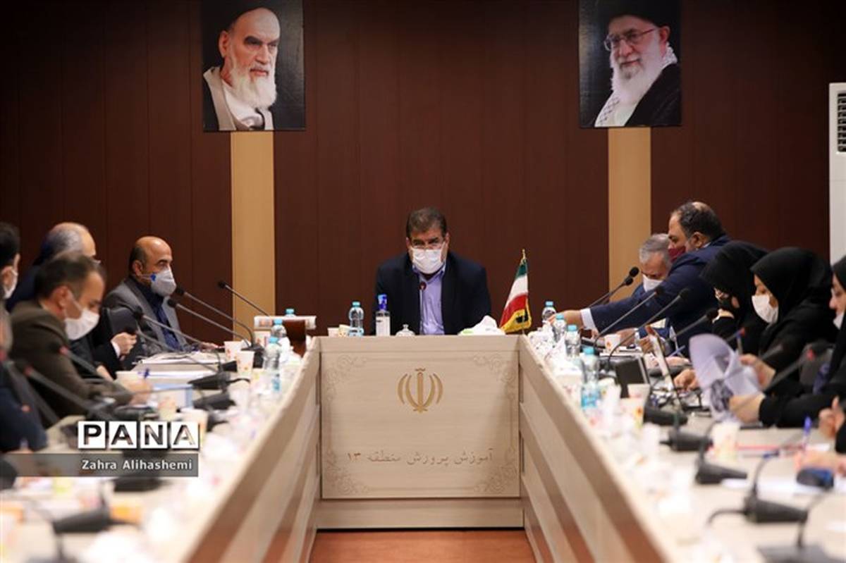 فولادوند: با  میانگین کشوری 24 نفر در هر کلاس، تهران 25 هزار نیرو نیاز دارد