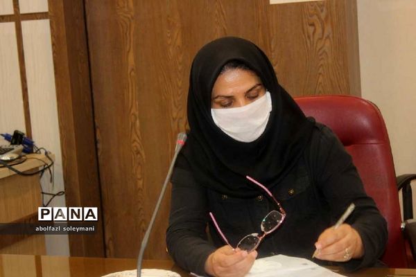 دیدار دانش آموزان دختر آوج با مشاور بانوان استانداری قزوین
