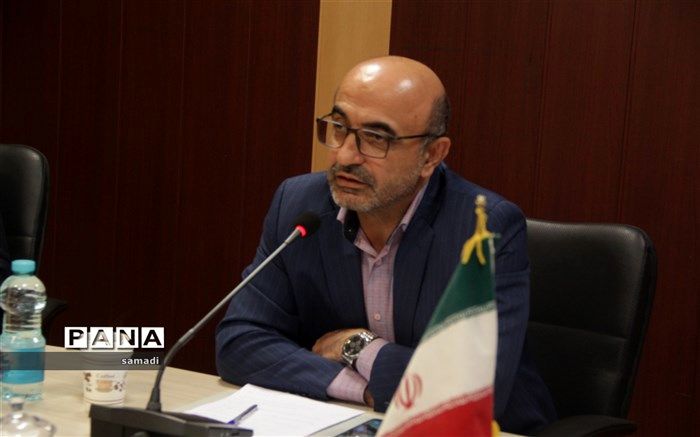 حسینی: تمام فعالیت های منطقه و مدارس در قالب پروژه مهر، انجام خواهد شد