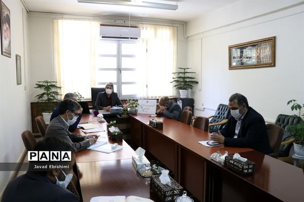 نشست ساماندهی لباس فرم دانش‌آموزی خراسان رضوی