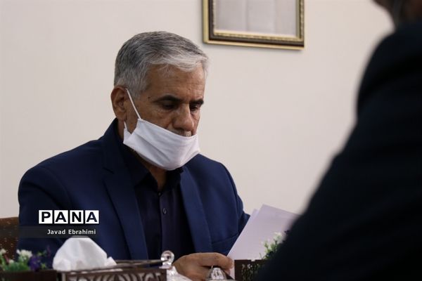 نشست ساماندهی لباس فرم دانش‌آموزی خراسان رضوی