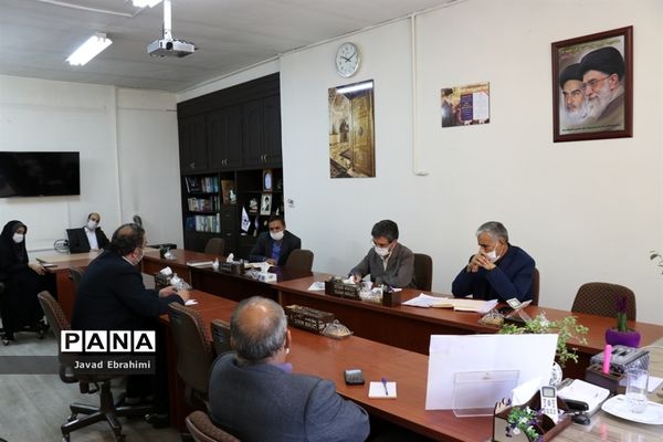نشست ساماندهی لباس فرم دانش‌آموزی خراسان رضوی