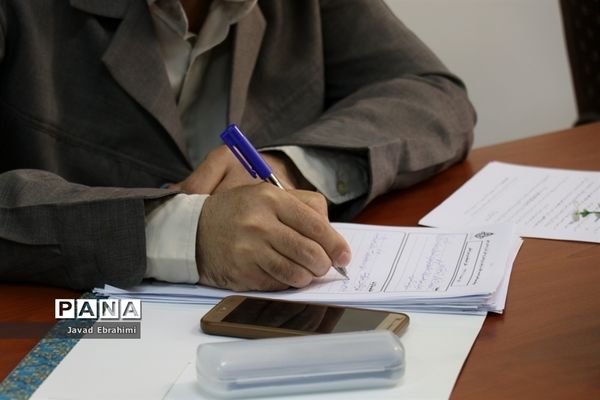 نشست ساماندهی لباس فرم دانش‌آموزی خراسان رضوی