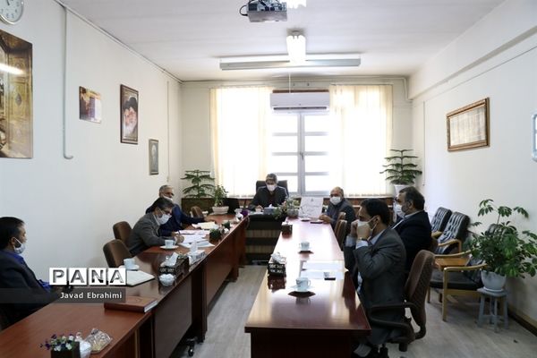 نشست ساماندهی لباس فرم دانش‌آموزی خراسان رضوی
