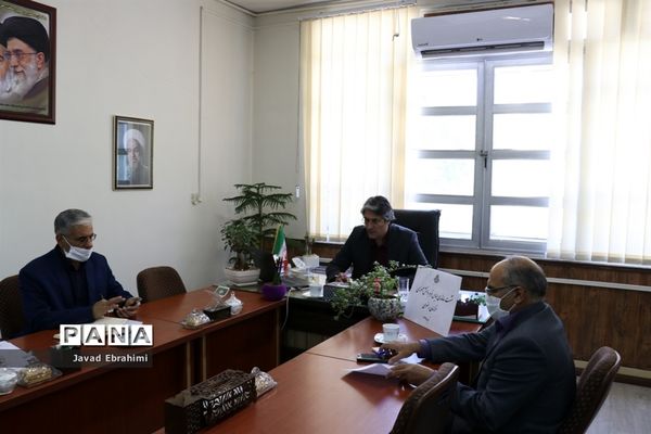 نشست ساماندهی لباس فرم دانش‌آموزی خراسان رضوی