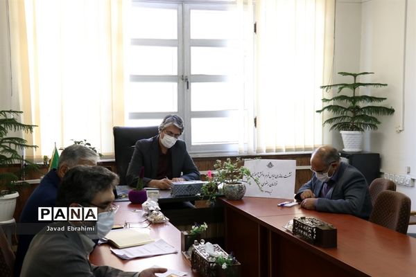 نشست ساماندهی لباس فرم دانش‌آموزی خراسان رضوی