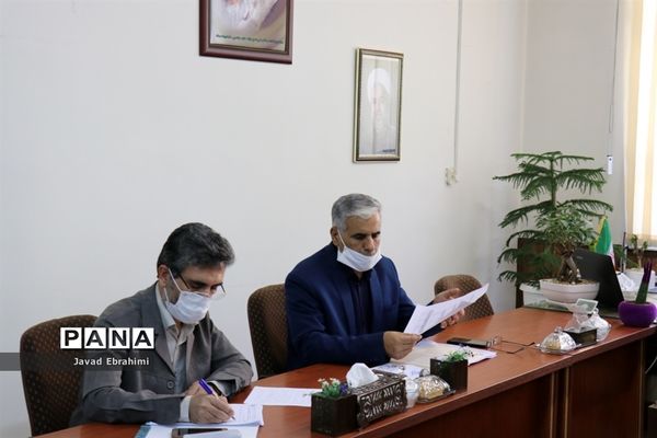 نشست ساماندهی لباس فرم دانش‌آموزی خراسان رضوی