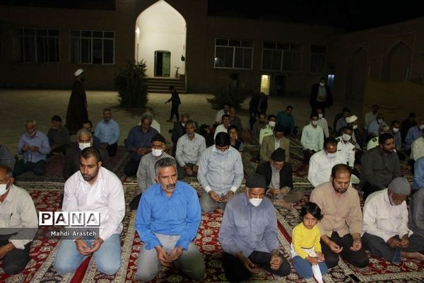 اقامه نماز با حضور کاروان زیر سایه خورشید در مسجد جامع شهرستان خوسف