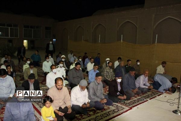 اقامه نماز با حضور کاروان زیر سایه خورشید در مسجد جامع شهرستان خوسف