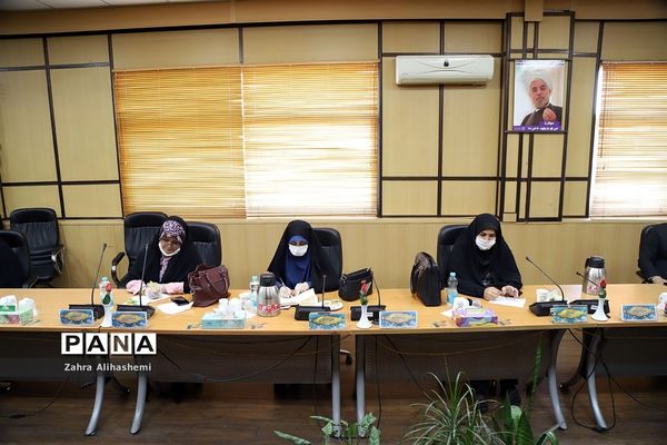 نشست هم‌اندیشی کارشناسان امور بانوان اداره‌کل آموزش و پرورش شهر تهران