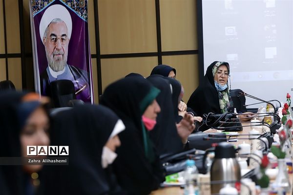 نشست هم‌اندیشی کارشناسان امور بانوان اداره‌کل آموزش و پرورش شهر تهران