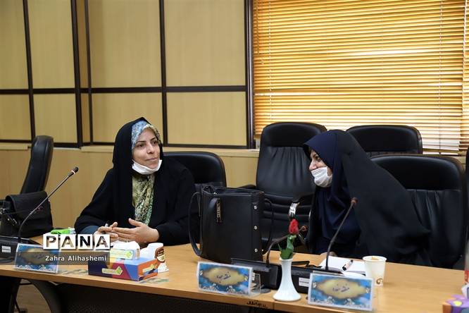 نشست هماندیشی کارشناسان امور بانوان ادارهکل آموزش و پرورش شهر تهران