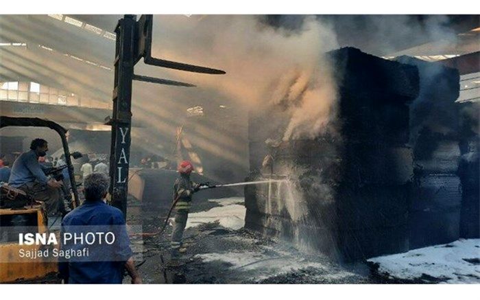 تصاویری از آتش سوزی کارخانه تولید درب ضدسرقت در سلماس