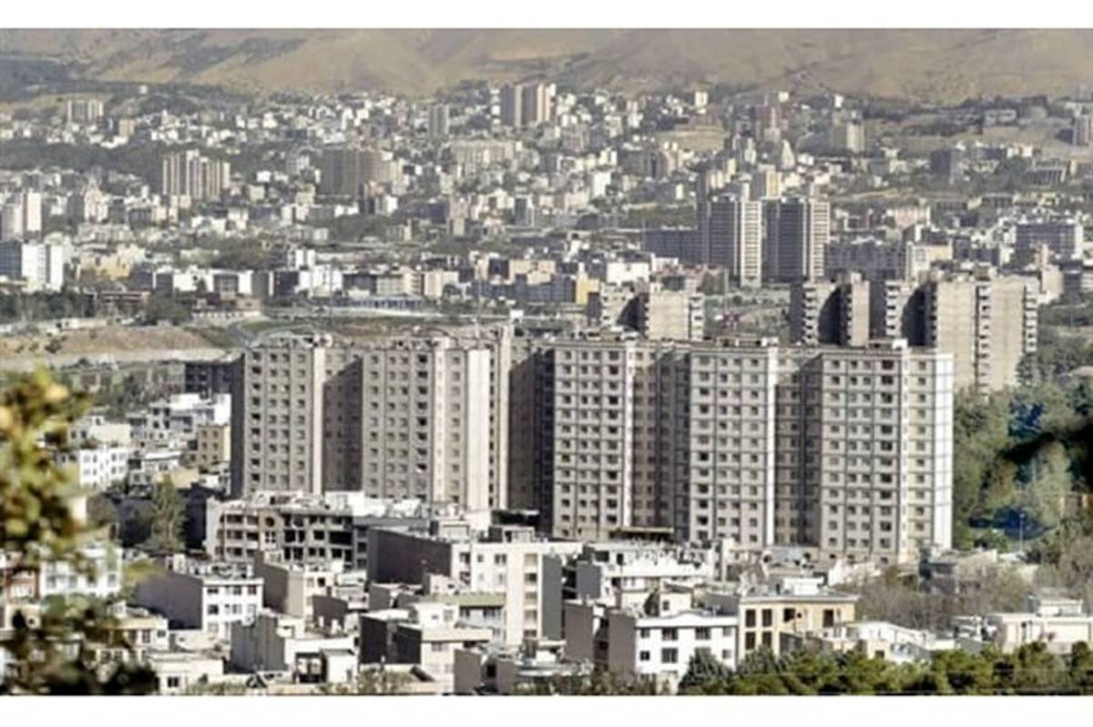 گرفتاری کارگر جوان روی نمای ساختمان پنجطبقه