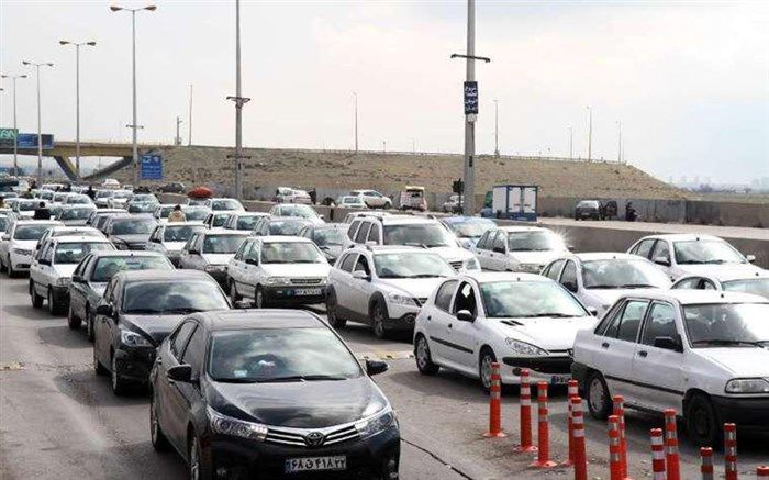 ترافیک در آزادراه کرج - تهران و جاده شهریار سنگین است