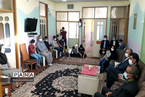 بازدید و دیدار مدیرکل آموزش و پرورش خراسان جنوبی با 18 دانش آموز با نیازهای ویژه