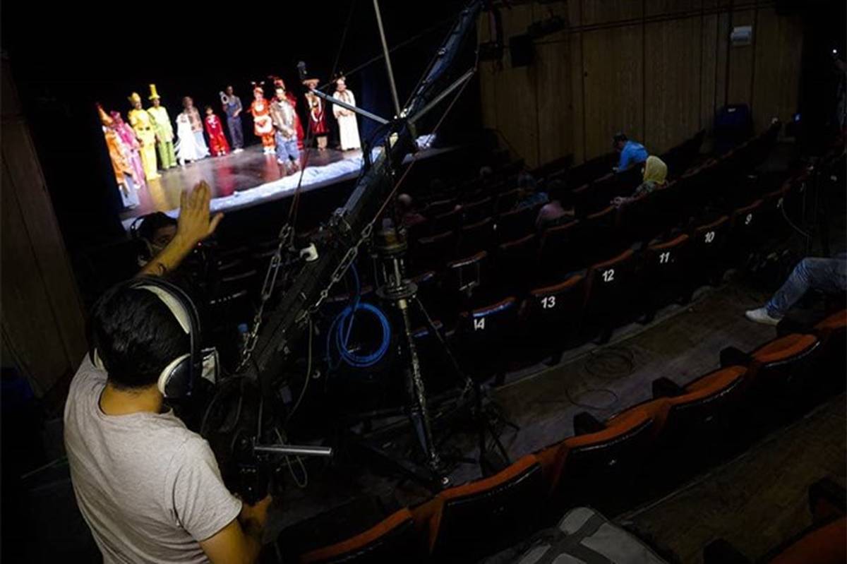پخش آنلاین نمایش «افسانه پری دریایی» هم زمان با اجرا در تالار هنر