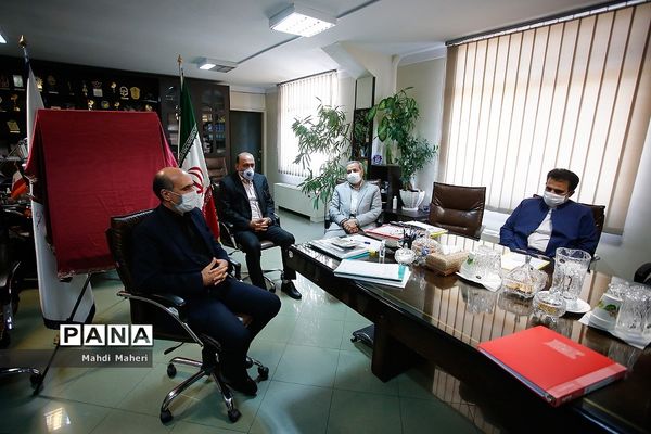 رونمایی پوستر سی و هشتمین جشنواره فرهنگی هنری فردا