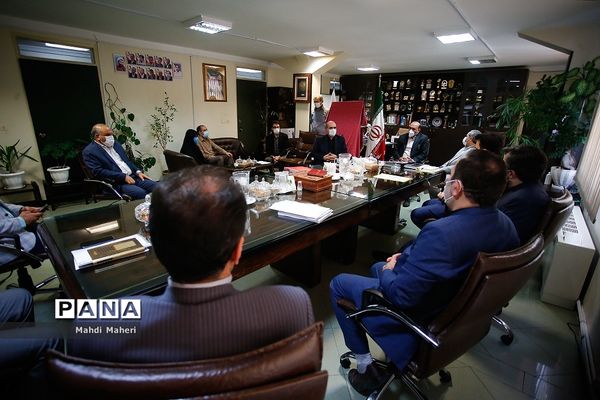 رونمایی پوستر سی و هشتمین جشنواره فرهنگی هنری فردا