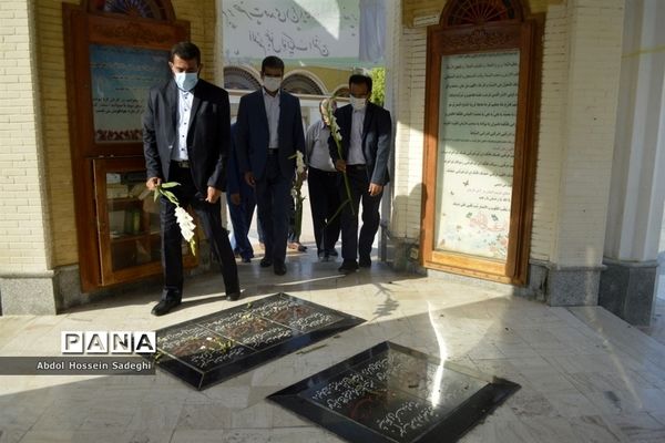 تجدید پیمان معاون جدید پرورشی و فرهنگی اداره‌کل آموزش و پرورش استان بوشهر با شهدا