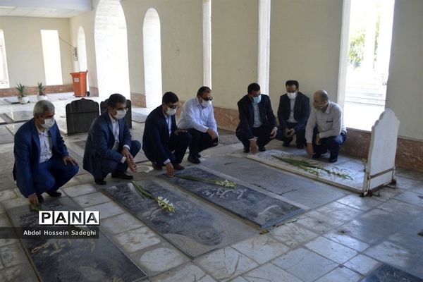 تجدید پیمان معاون جدید پرورشی و فرهنگی اداره‌کل آموزش و پرورش استان بوشهر با شهدا