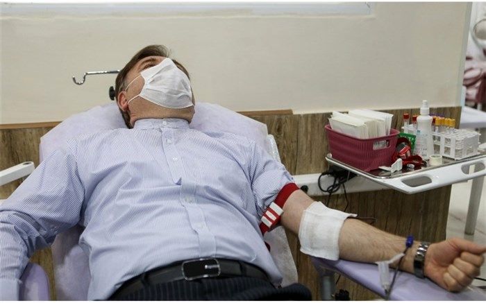 استاندار گیلان در روز اهداء خون،  خون اهداء کرد