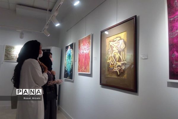 مراسم افتتاح نمایشگاه لبخند رنگ ها