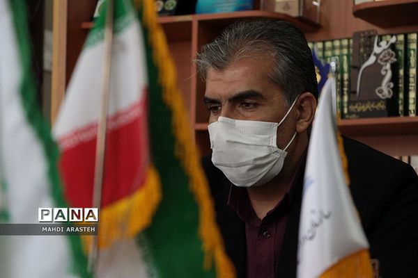دیدارمدیرآموزش و پرورش شهرستان بیرجند با دانش آموز خبرنگاران  پانا استان خراسان جنوبی