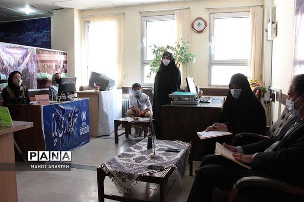 دیدارمدیرآموزش و پرورش شهرستان بیرجند با دانش آموز خبرنگاران  پانا استان خراسان جنوبی