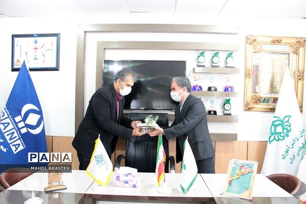 دیدارمدیرآموزش و پرورش شهرستان بیرجند با دانش آموز خبرنگاران  پانا استان خراسان جنوبی