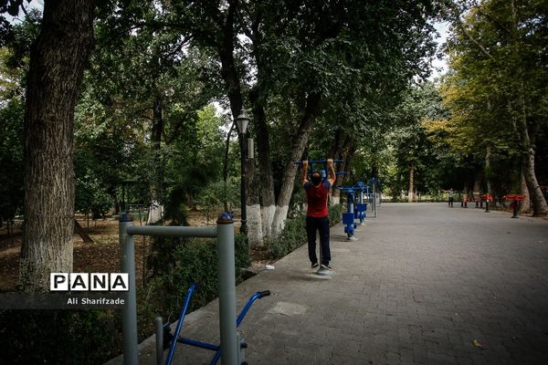 سایه کرونا در پارک