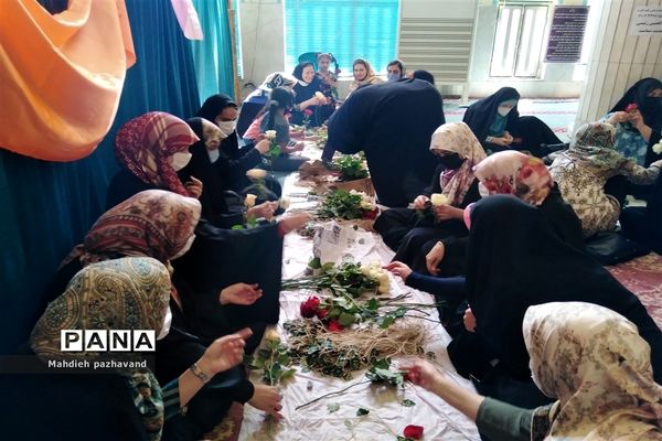 اهدای 1000 شاخه گل رزبه شهروندان شیرازی  به مناسبت عید غدیر