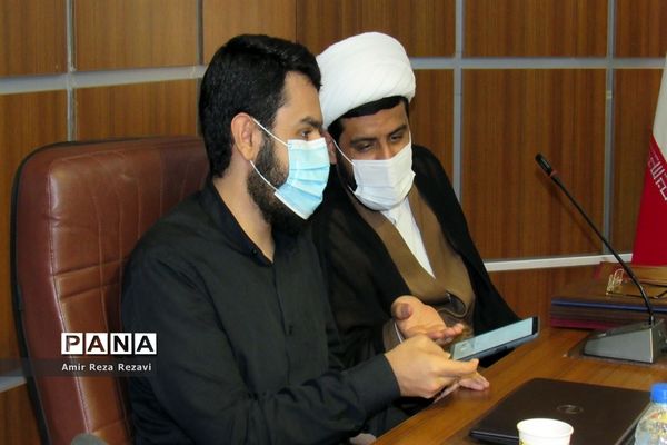 نشست کادر و اعضای اتحادیه انجمن های اسلامی  دانش آموزان استان خوزستان با مدیرکل آموزش و پرورش