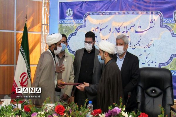 نشست کادر و اعضای اتحادیه انجمن های اسلامی  دانش آموزان استان خوزستان با مدیرکل آموزش و پرورش