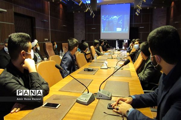 نشست کادر و اعضای اتحادیه انجمن های اسلامی  دانش آموزان استان خوزستان با مدیرکل آموزش و پرورش