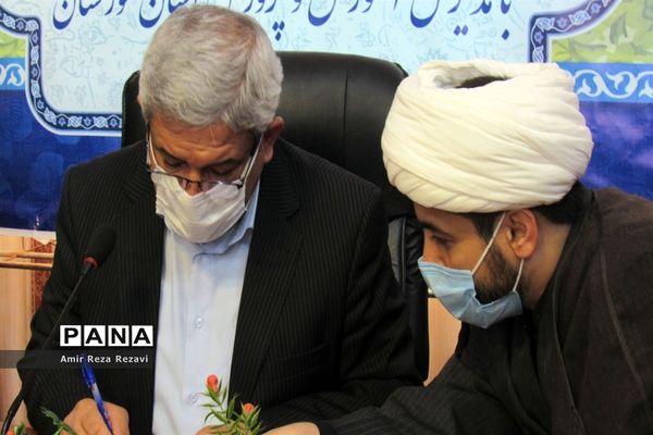 نشست کادر و اعضای اتحادیه انجمن های اسلامی  دانش آموزان استان خوزستان با مدیرکل آموزش و پرورش